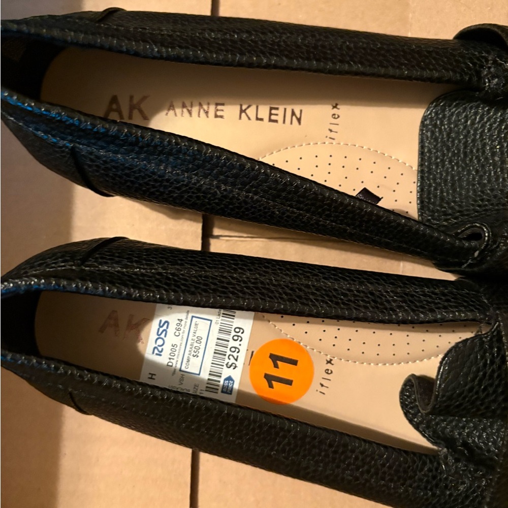 Anne Klein Black Textured Slip-On Loafers